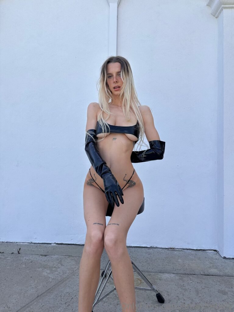 Ashley Matheson in Black Lingerie Onlyfans Leaked (4)