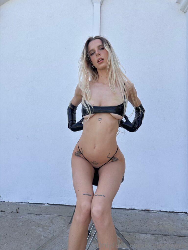 Ashley Matheson in Black Lingerie Onlyfans Leaked (5)