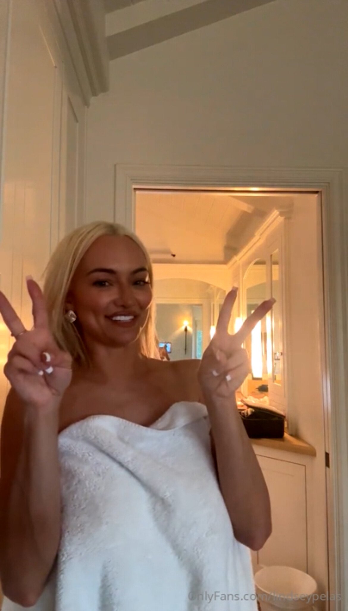 Lindsey Pelas Nude Onlyfans Images Leaked (1)