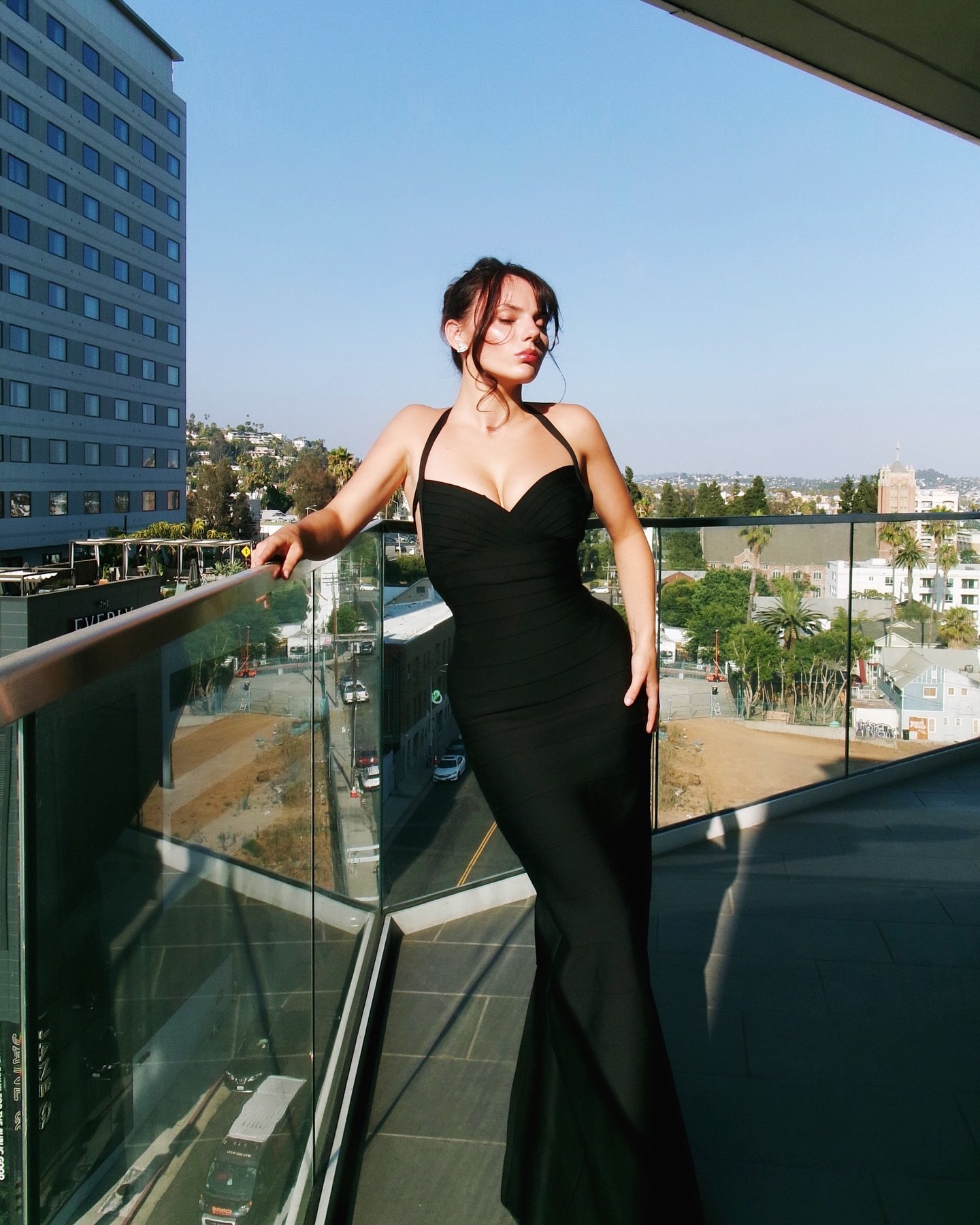 Dafne Keen in Hot Black Dress Photos (5)