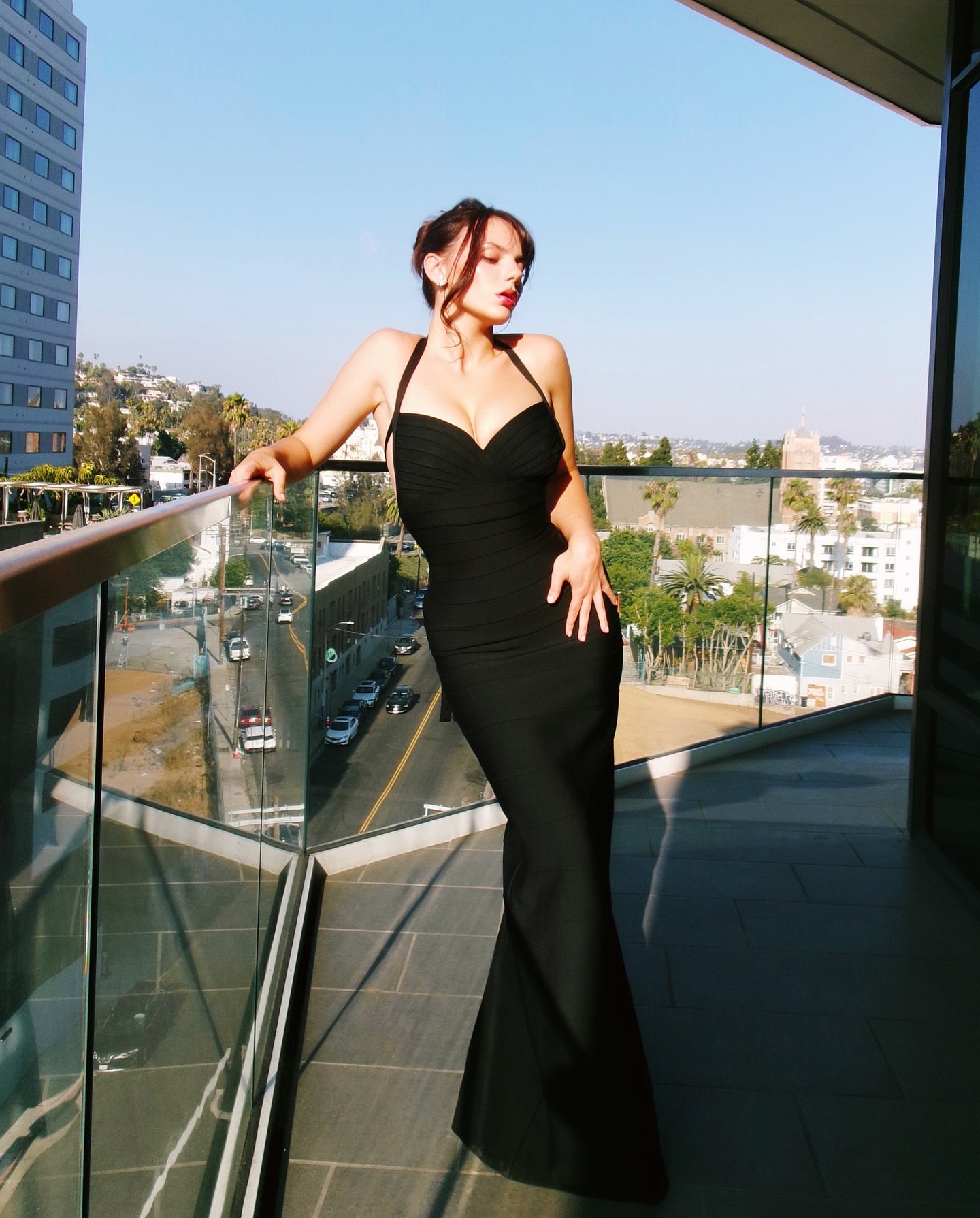 Dafne Keen in Hot Black Dress Photos (7)