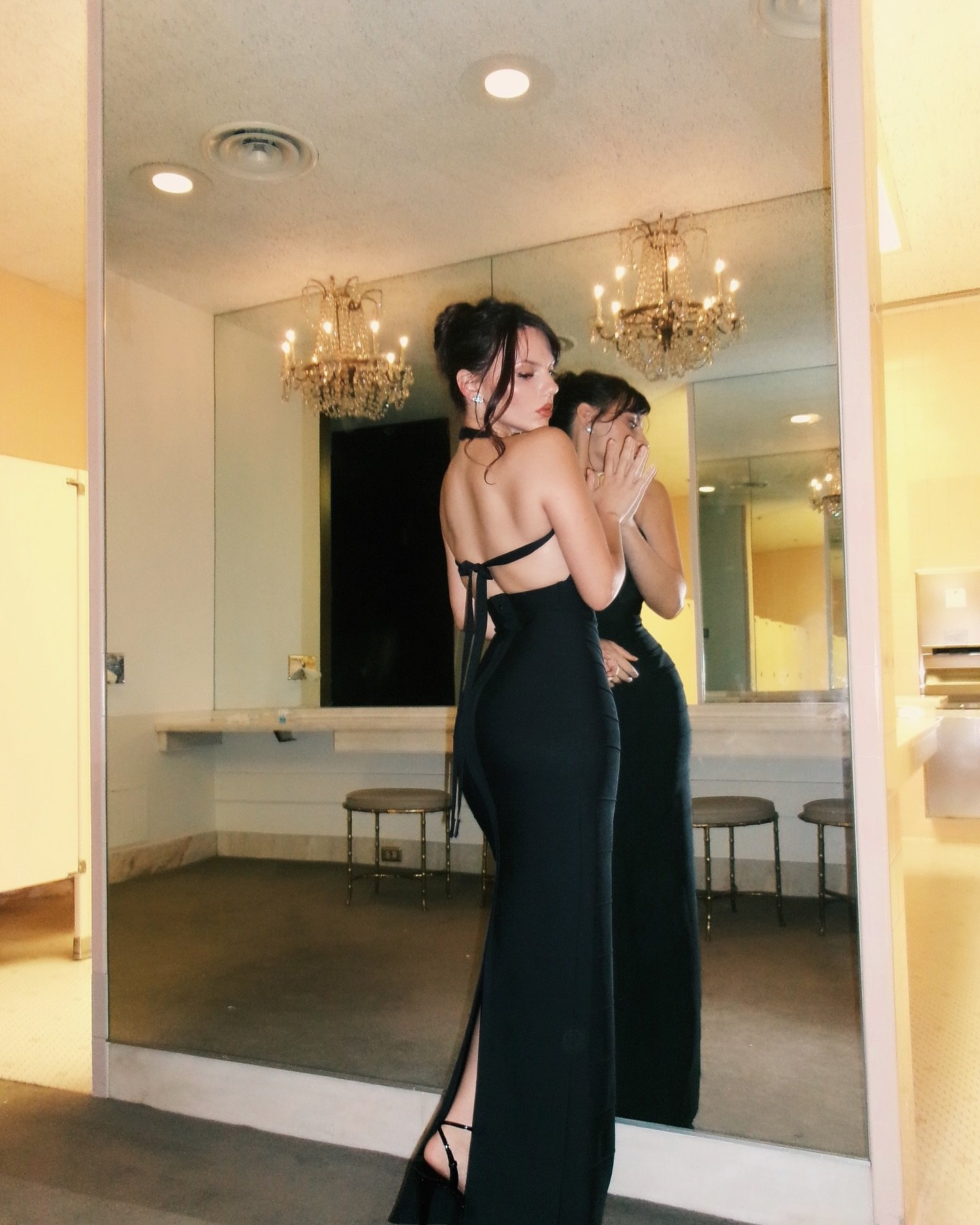 Dafne Keen in Hot Black Dress Photos (9)