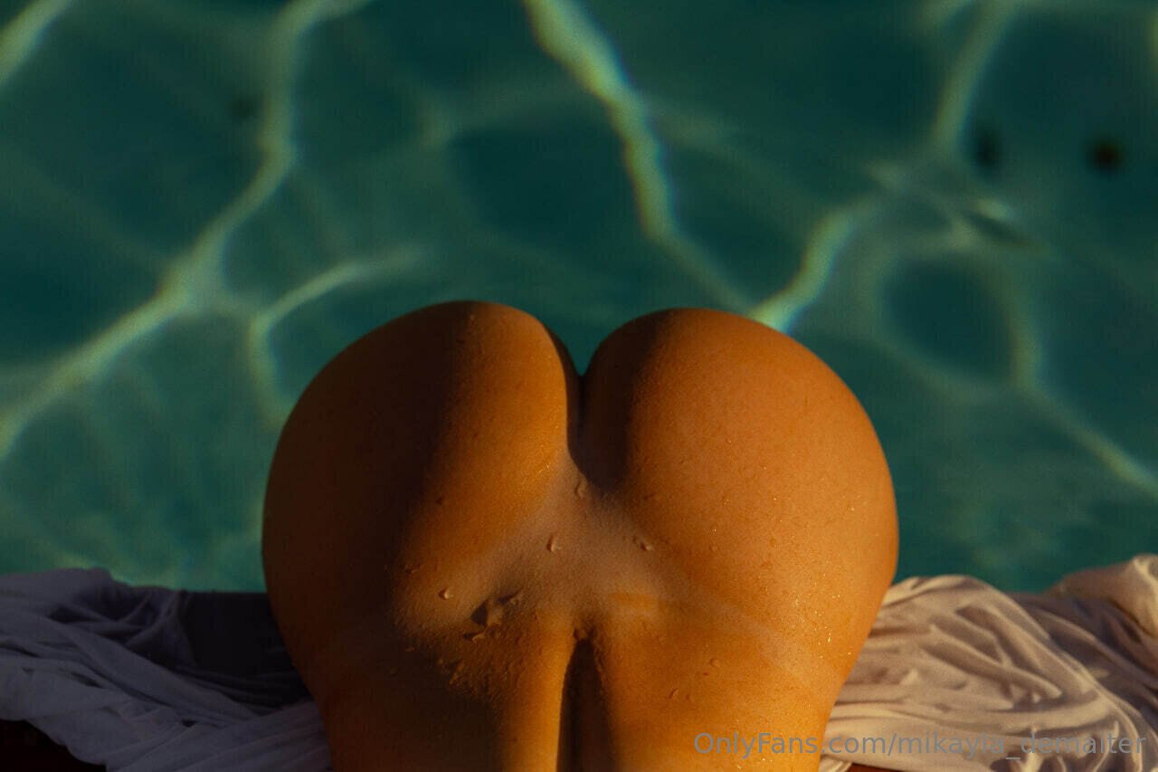 Mikayla Demaiter Pool Party Onlyfans Images Leaked (8)