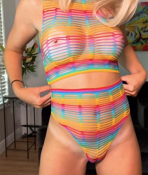 Vicky Stark Colorful Crochet Outfit Try On Onlyfans Images Leaked (5)