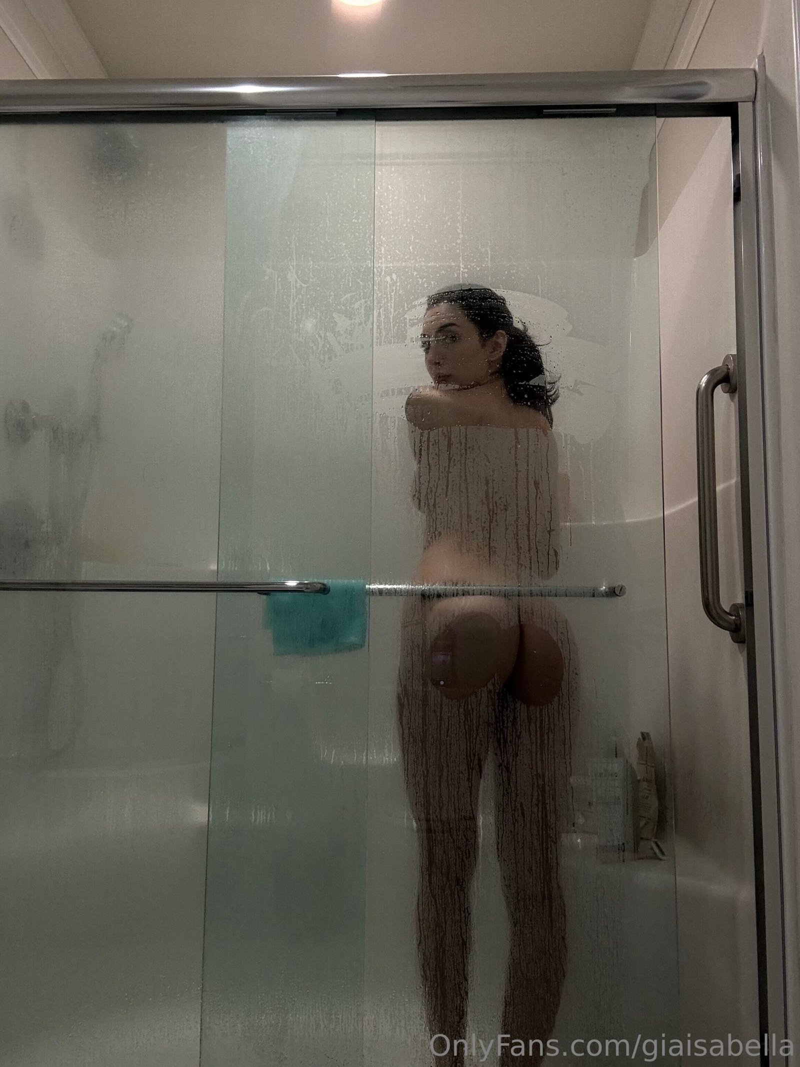 Gia Isabella Naked in Shower Onlyfans Images Leaked (3)
