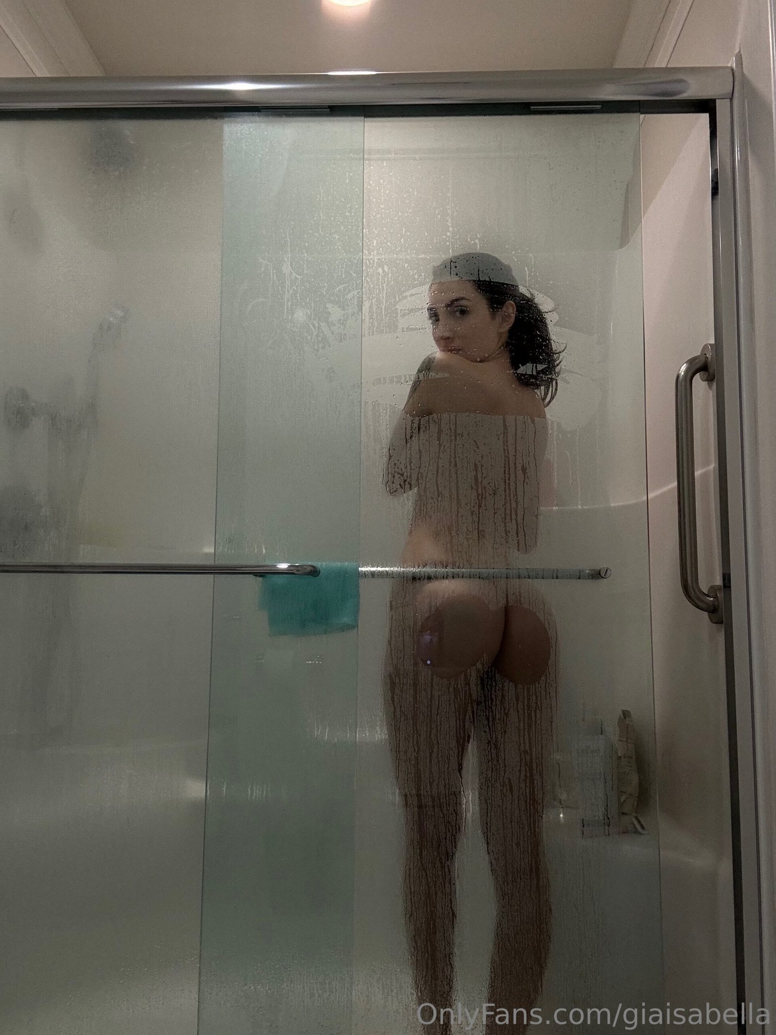 Gia Isabella Naked in Shower Onlyfans Images Leaked (4)