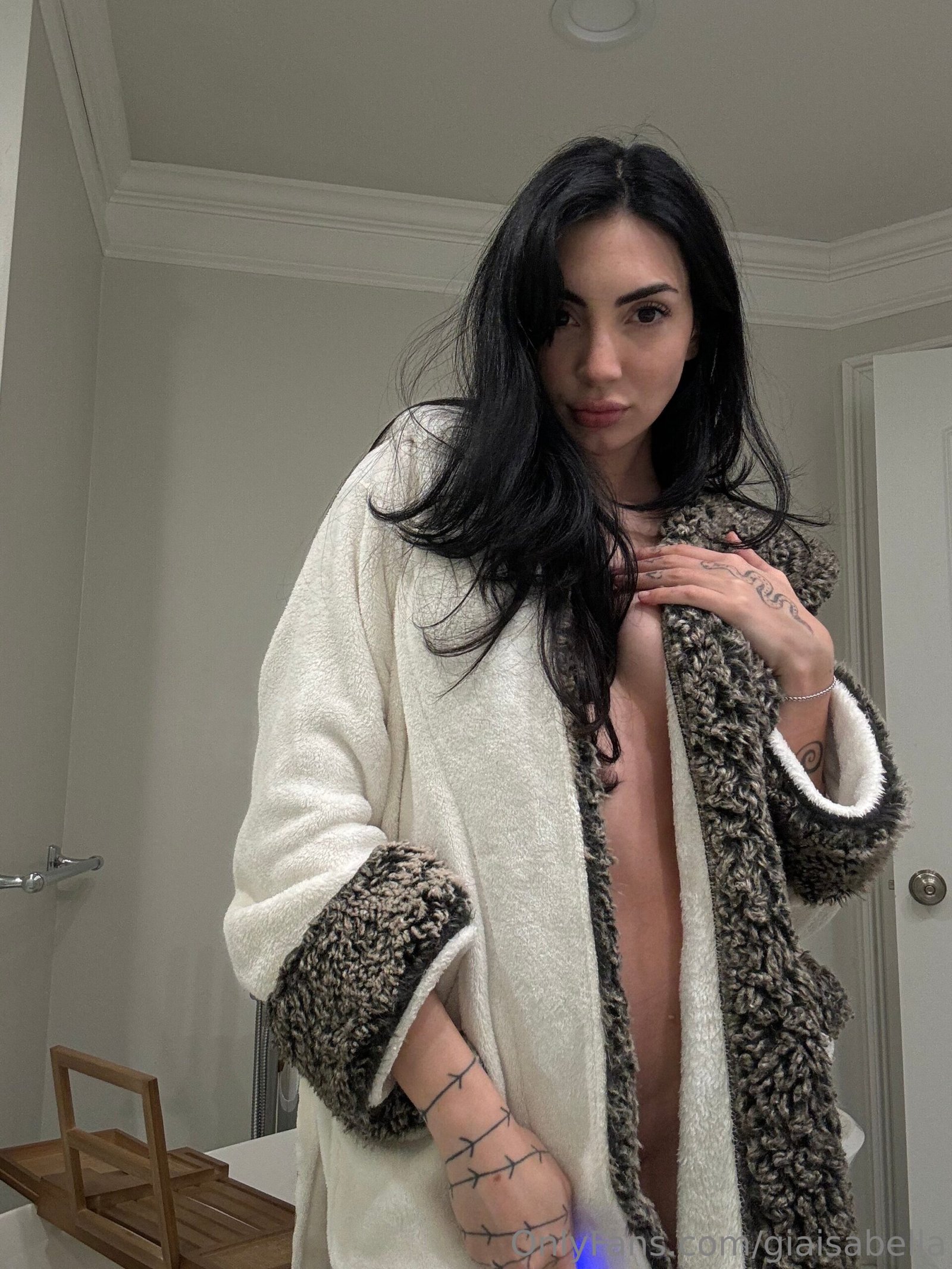 Gia Isabella Nude Strip Onlyfans Images Leaked (1)