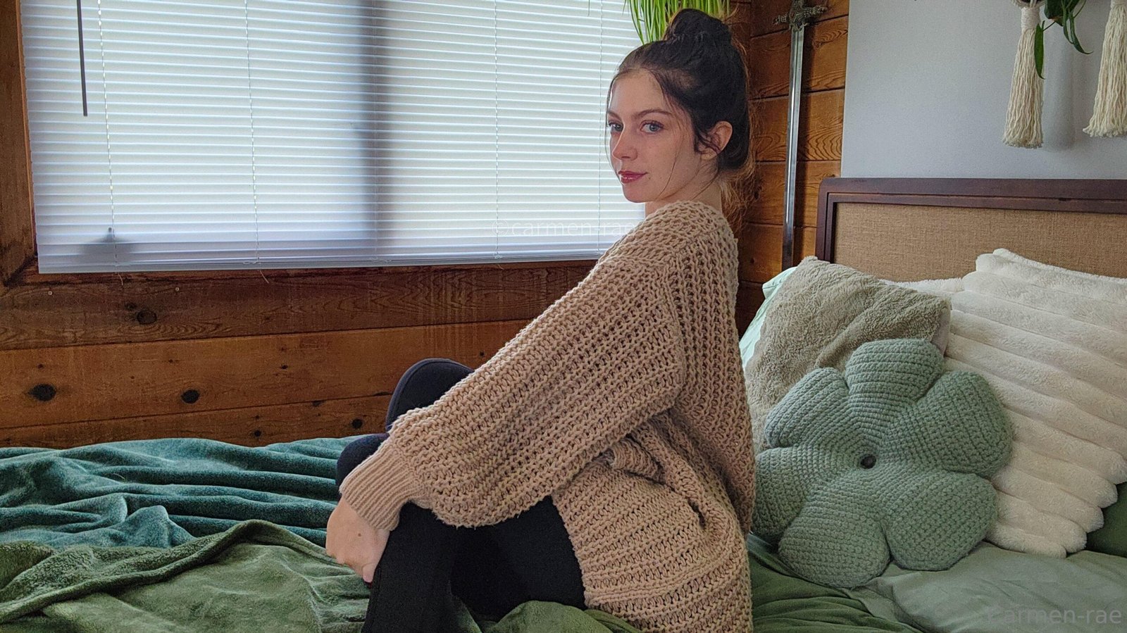 Makoshake Cozy Sweater Set Onlyfans Images Leaked (8)